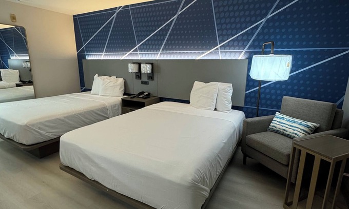 Hazel Crest Hotel | Brand New Modern Beautiful Room in Chicago, with WiFi, AC and TV.