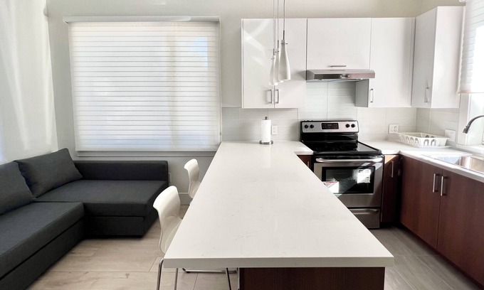 Shaughnessy House | Brand New Modern Laneway House with Free Parking
