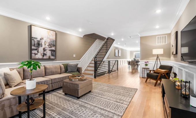 Point Breeze House | BRAND NEW Modern Philly Dream Home - Near Hospitals, Shopping, Transit - Room #4