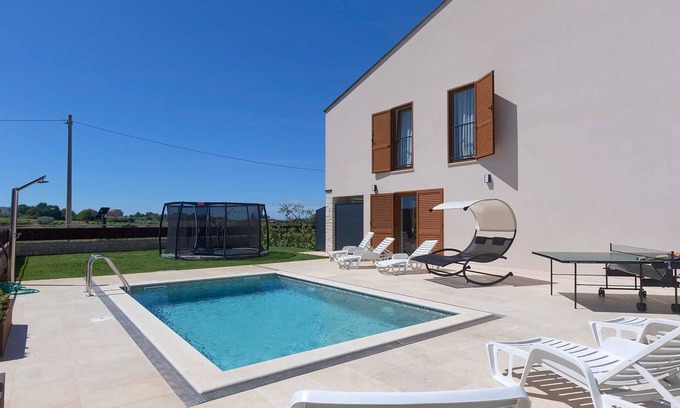 Novigrad Apartment | Brand New Modern studio apartment for up to 2+1 guests with shared pool