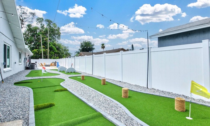 Bradenton House | BRAND NEW Pool Paradise | Put-put! Games! Fire Pit