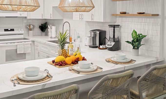 Nawiliwili Condo | BRAND NEW REMODELED 2/2 Family Getaway! Walk to Beach, AC & WiFi