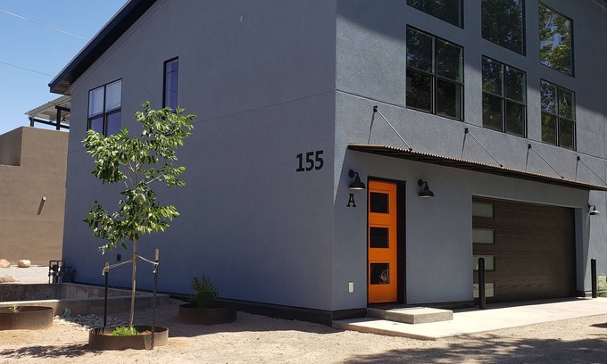Moab House | Brand New Right Downtown. Walk to restaurants & shops.