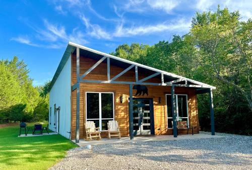 Purcell House | Brand New Rustic Cabin with pool table and fireplace