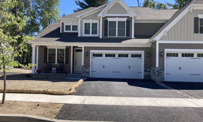 Saratoga Springs House | Brand new Saratoga Carriage Home! Minutes to Track, Lake, Golf & Downtown!