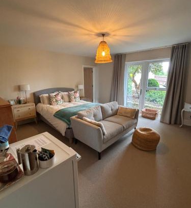 Nunney House | Brand New Self contained garden guest suite