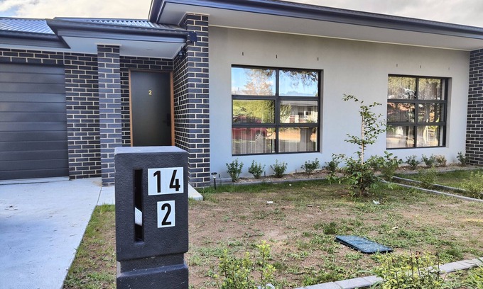 Scullin Villa | Brand new settled beautiful house with Netflix, near shops