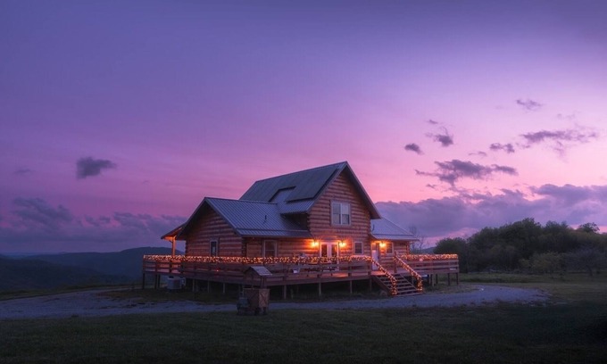 Dryfork Cabin | BRAND NEW Solar Powered 3 BR w/Hot Tub, Scenic Views, w/Wrap Around Deck.