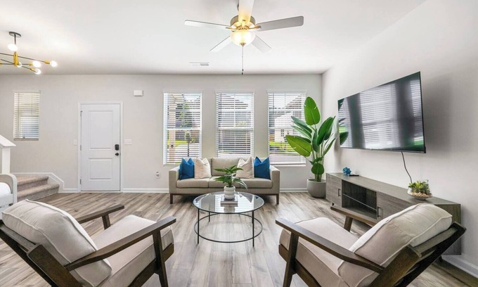 Church Street House | BRAND NEW, Spacious 3BR Retreat near Atlanta