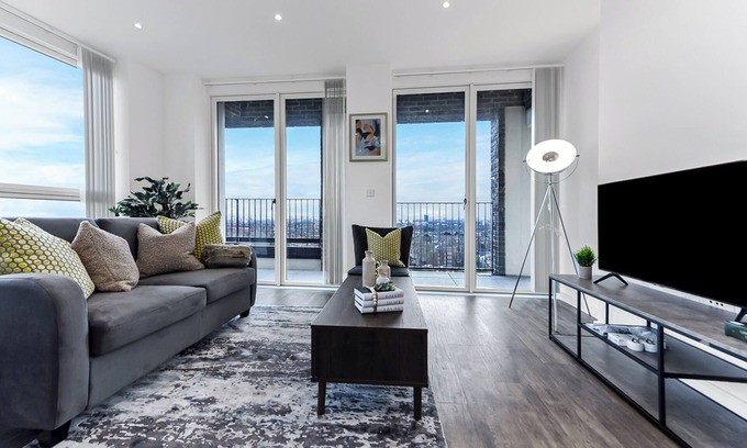 Streatham Apartment | Brand New Splendour- Perfect Location-Great Views!