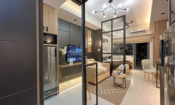 San Lorenzo Condo | Brand-New Suites City View, Makati CBD w/Netflix, Wi-Fi & 20 mins to Airport