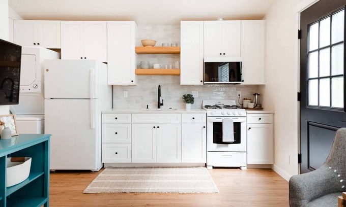 Hidden Valley Apartment | BRAND NEW Sunny Casita. Bike to the beach