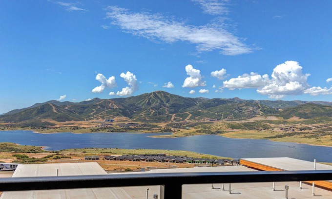 Hideout House | Brand-new townhome with views, shuffleboard - 12 mins to Park City & Deer Valley