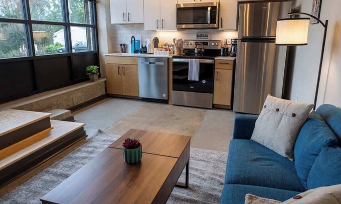 Martinsville Apartment | Brand New Uptown 1BR Apartment: Safe, Walkable