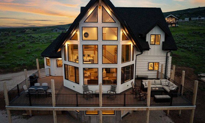 Sweetwater Cabin | Brand New! Views! Hot Tub! Arcades! Ideal Beach!