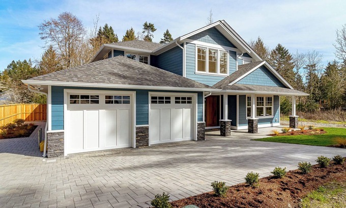 Cordova Bay House | Brand New Welcoming Family Home