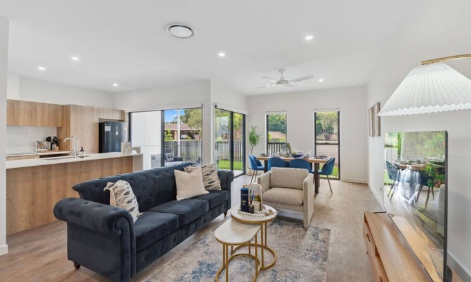 Capalaba House | BrandNew Modern 4BR House w/Parking/Yard/Mall/Park