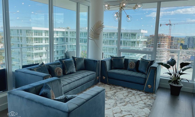 Richmond City Centre Apartment | 💖BrandNew The Paramount Penthouse furnished with Versace furniture light & love💖