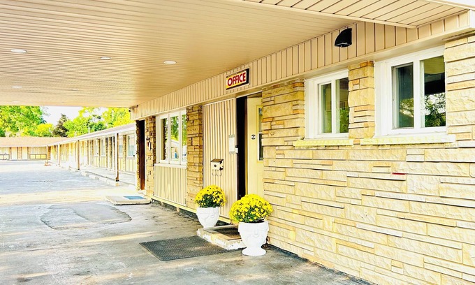 Brantford Hotel | Brant Inn