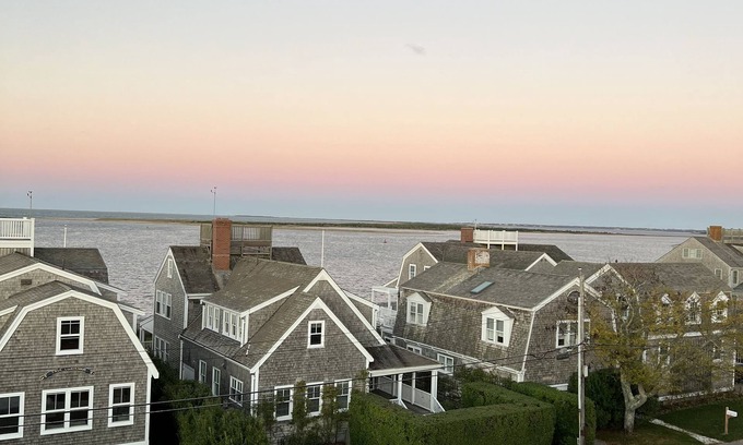 Brant Point House | BRANT POINT breezes, spectacular views. Perfect for family. Walk to Town/Beach!