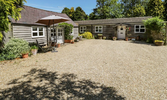 Urchfont Cottage | BREACH COTTAGE, pet friendly, character holiday cottage in Urchfont
