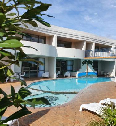 Whangamata Hotel | Breakers Motel