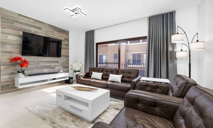Gold Coast Condo | Breathtaking 3BR Luxury Condo at Calypso by Bocobay