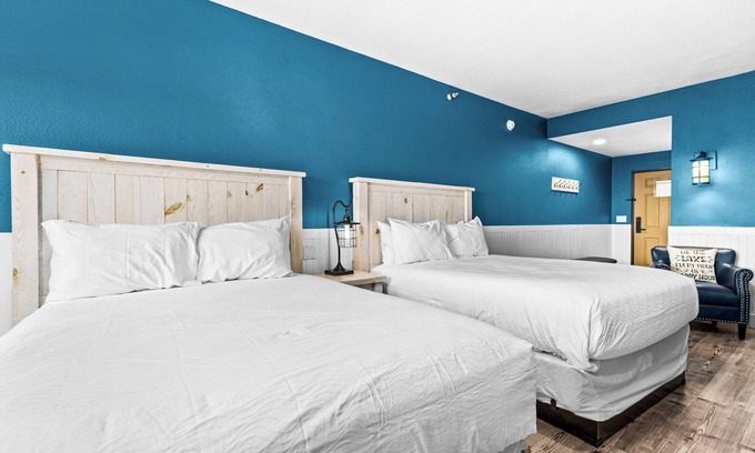Two Harbors House | Breathtaking Lake Views | Studio, 2 Queen | Pools