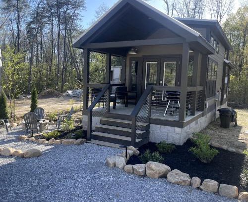 Tracy City House | Breathtaking Tiny House Settled Between Trees in Tracy City, Tennessee