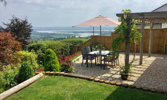 Littledean Cottage | Breathtaking views across the River Severn