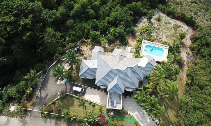 Greenwood House | Breathtaking Views Emerald Views! Attention Eco Tourism lovers!