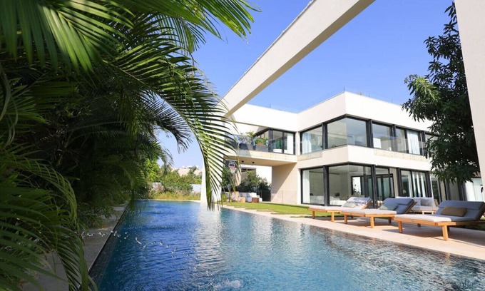 Herzliya Pituach House | Breathtaking Villa w Pool & Sauna Near the Beach