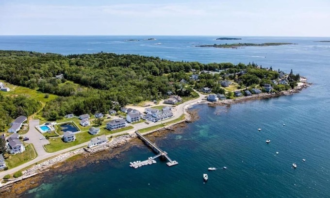 Ocean Point House | Breathtaking Water View Room Near Grimes Cove – 15 Min Walk | Family Friendly