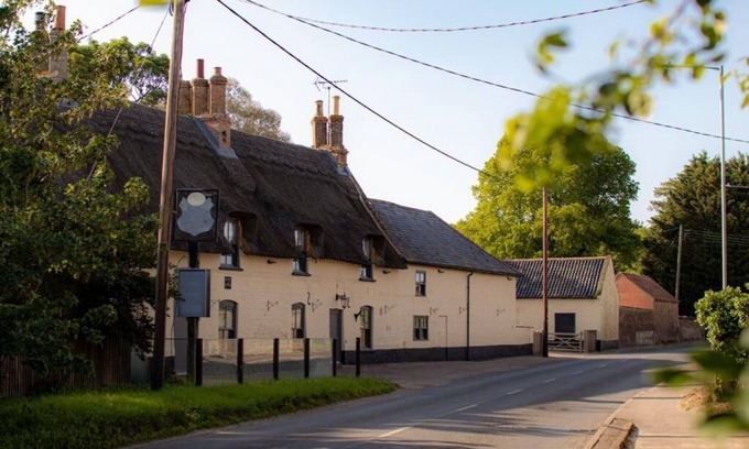 Hockwold cum Wilton Villa | Breckland Thatched Cottage on the Norfolk Border