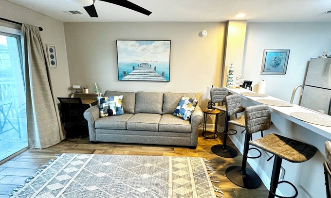 Cherry Grove Beach Condo | Breeze Oasis-North Myrtle Beach Condo-Pool-Jacuzzi-Walk to the Beach-Snowbird
