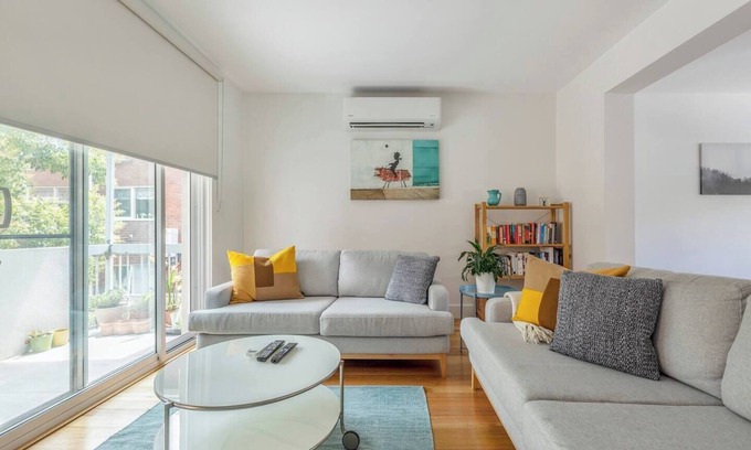 St. Kilda East Apartment | Breezy East A Light filled Family Retreat