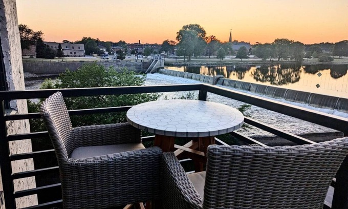 Waverly Apartment | Bremer Avenue Penthouse