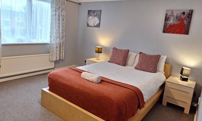 Dunstable House | Brentwood Townhouse - Huku Kwetu (Dunstable)
