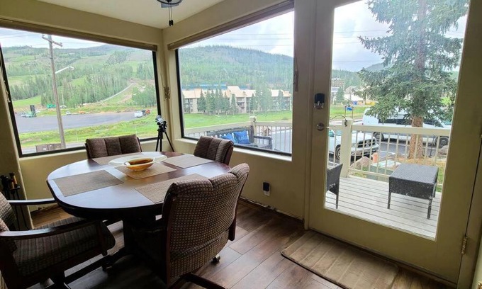 Brian Head Apartment | Brian Head Village Escape 4/3 with Ski Slope Views