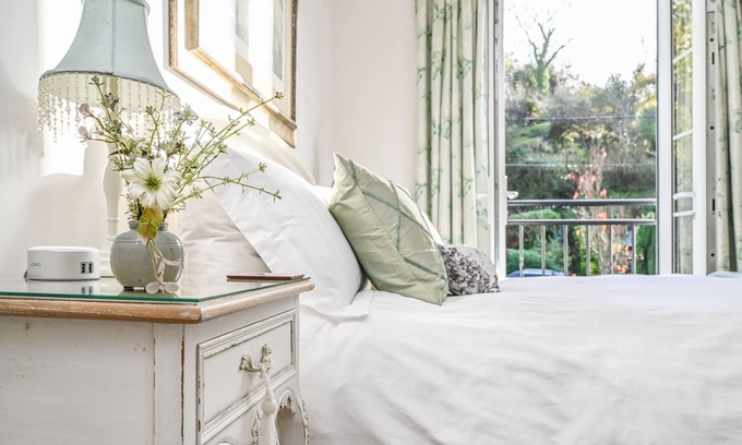 Milton Combe Cottage | Briardene Cottage- Idyllic Country Cottage with Private Hot Tub