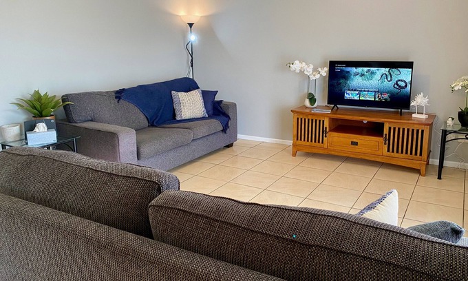 Bongaree House | Bribie Island Escape π Walk to Beach, Parks & Cafes | Pets Welcome