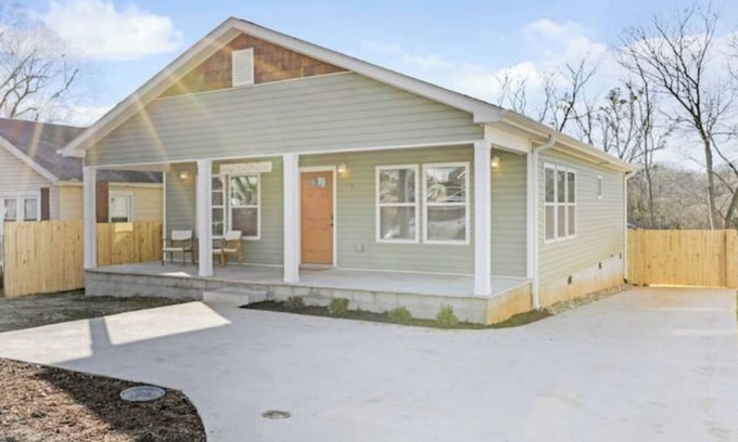 Sans Souci House | Bridge City Bungalow DowntownGVL
