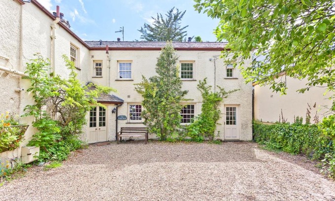 Coniston House | Bridge Cottages, Bridge House & Bridge Suite, Sleeps 12