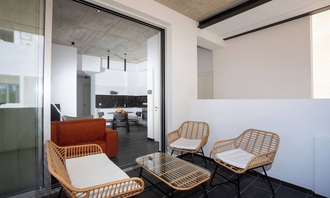 Historical Center Apartment | Bridge House 202 - 2BR Modern Apt close to the beach and city centre