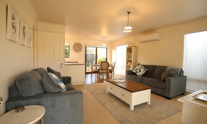 Richmond Villa | Bridgecroft Cottage - Cosy 2 bedroom cottage
