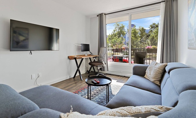 Sunnyside Condo | Bridgeview #1 - 1BR condo with free parking