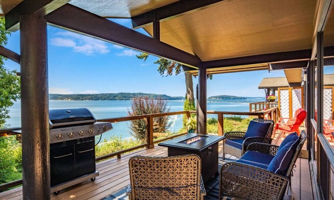 Poulsbo House | Bridgeview Lookout w/Vast Water Views & Hot Tub!