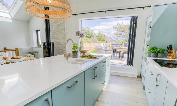 Rhosneigr Cottage | Brig y Don - a sea view that sleeps 8 guests in 4 bedrooms