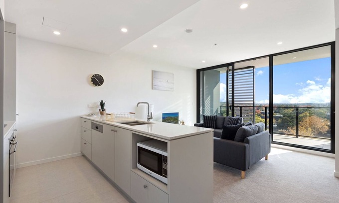 Turner Apartment | Bright 1-Bed Apartment Near City Centre