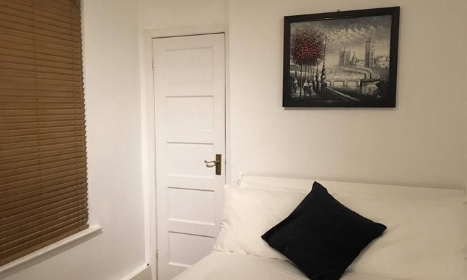 Brixton Apartment | Bright 1 bed apartment in Brixton + WiFi